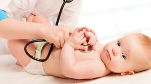 bebê e pediatra, curso PALS, estetoscópio